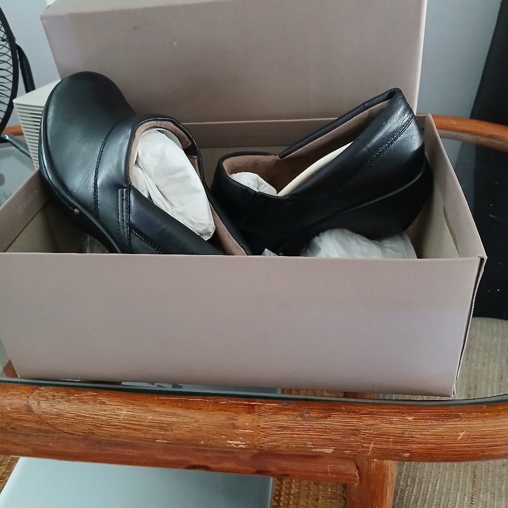 Easy Spirit Women's clogs